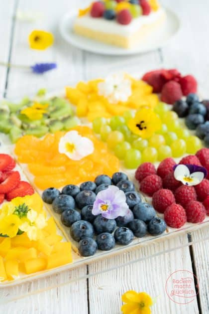 Blechkuchen mit Quark und Obst