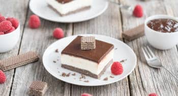 Käsekuchen ohne Backen mit Schokoboden