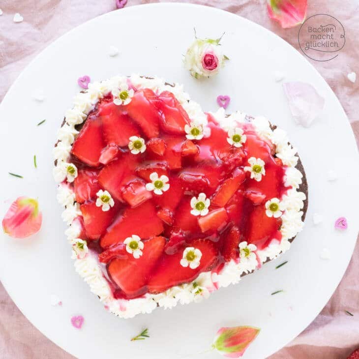 Erdbeer-Herz-Torte | Backen macht glücklich
