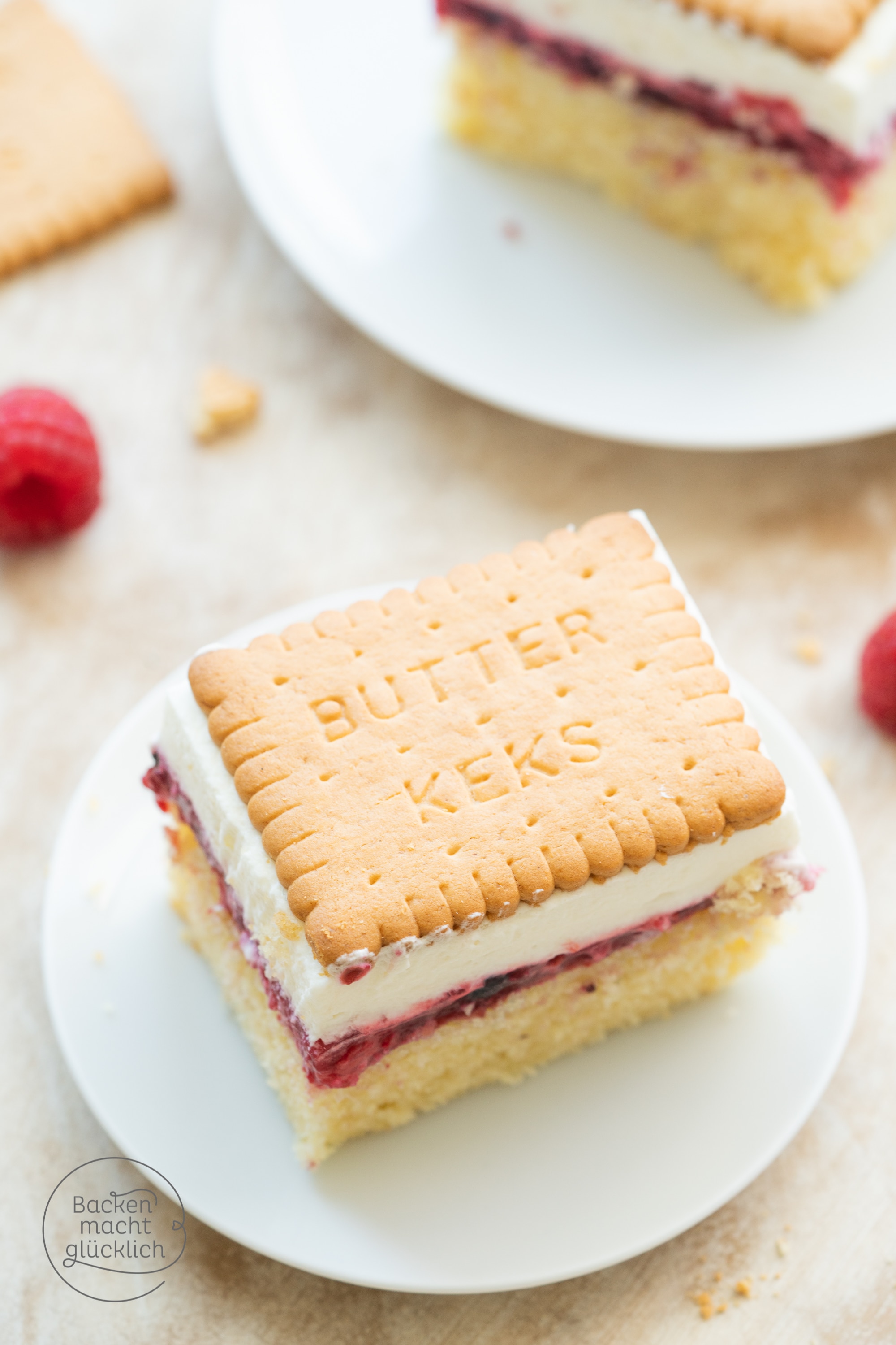 Butterkekskuchen mit Beeren