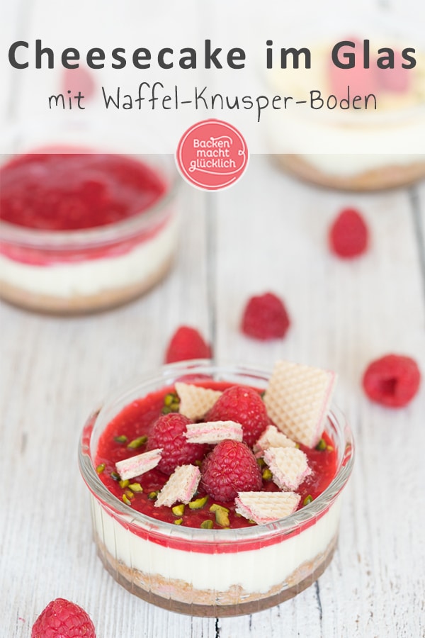 Diese Cheesecakes im Glas mit Himbeeren sind das perfekte Sommer-Dessert mit knusprigem Boden und softer Creme.