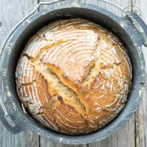 einfaches Weizenbrot mit Sauerteig