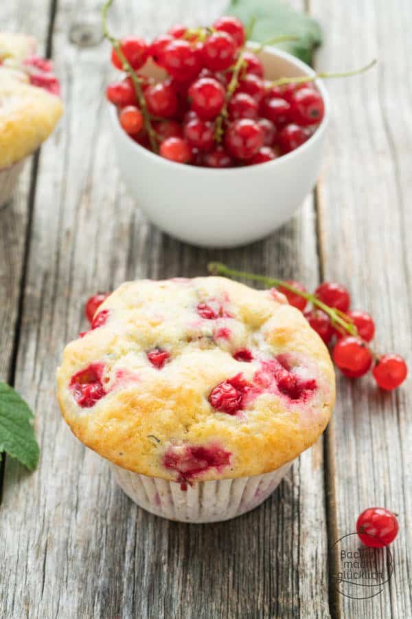 Johannisbeer-Muffins mit Joghurt | Backen macht glücklich