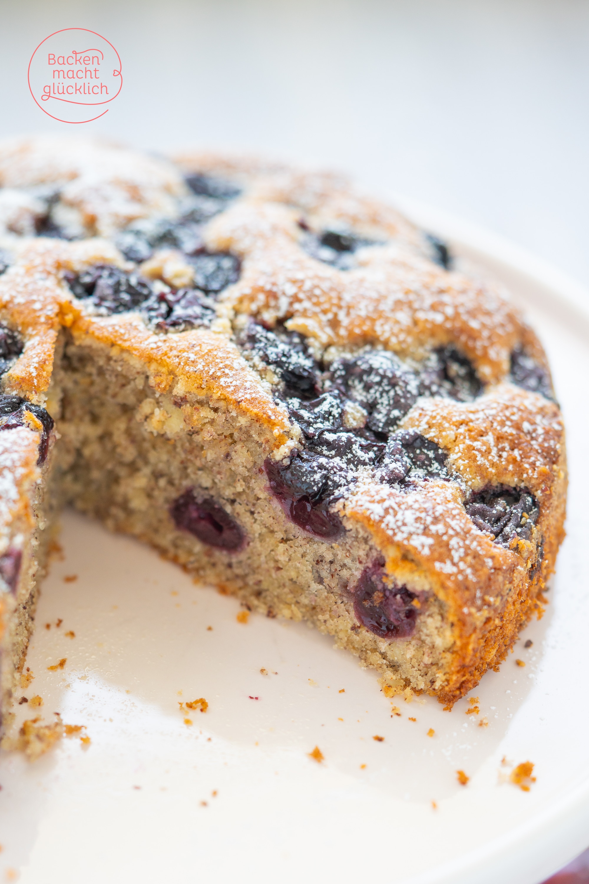 Nusskuchen mit Kirschen einfach saftig