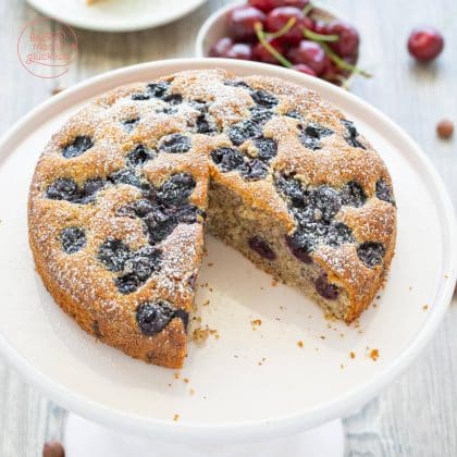 Saftiger Kirsch-Nusskuchen