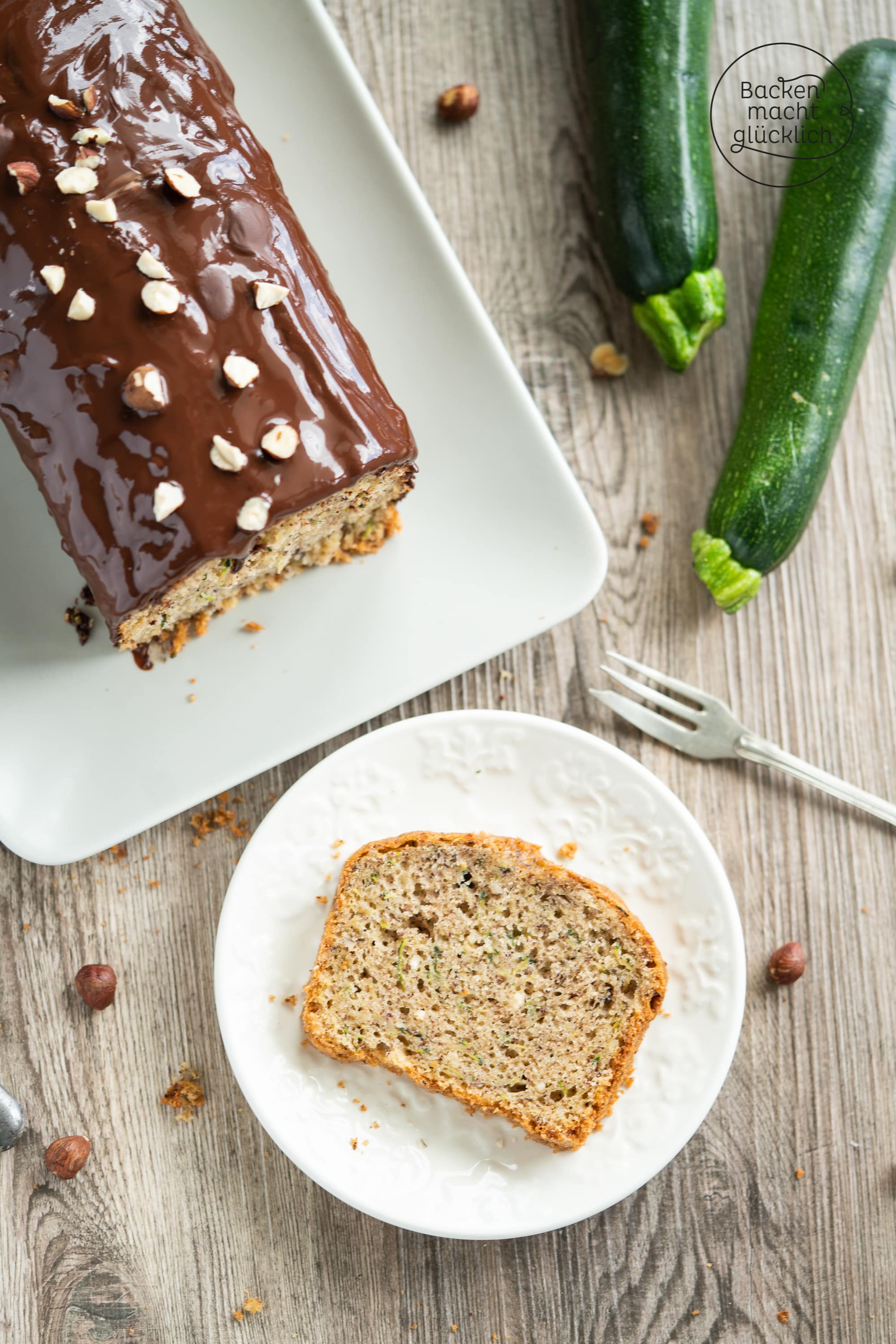 Zucchinikuchen mit Haselnüssen