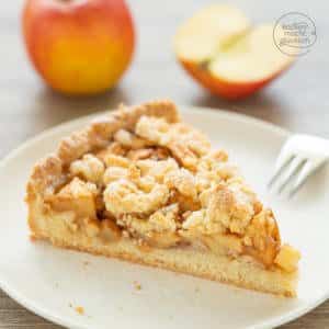 Apple crumble cake shortcrust pastry