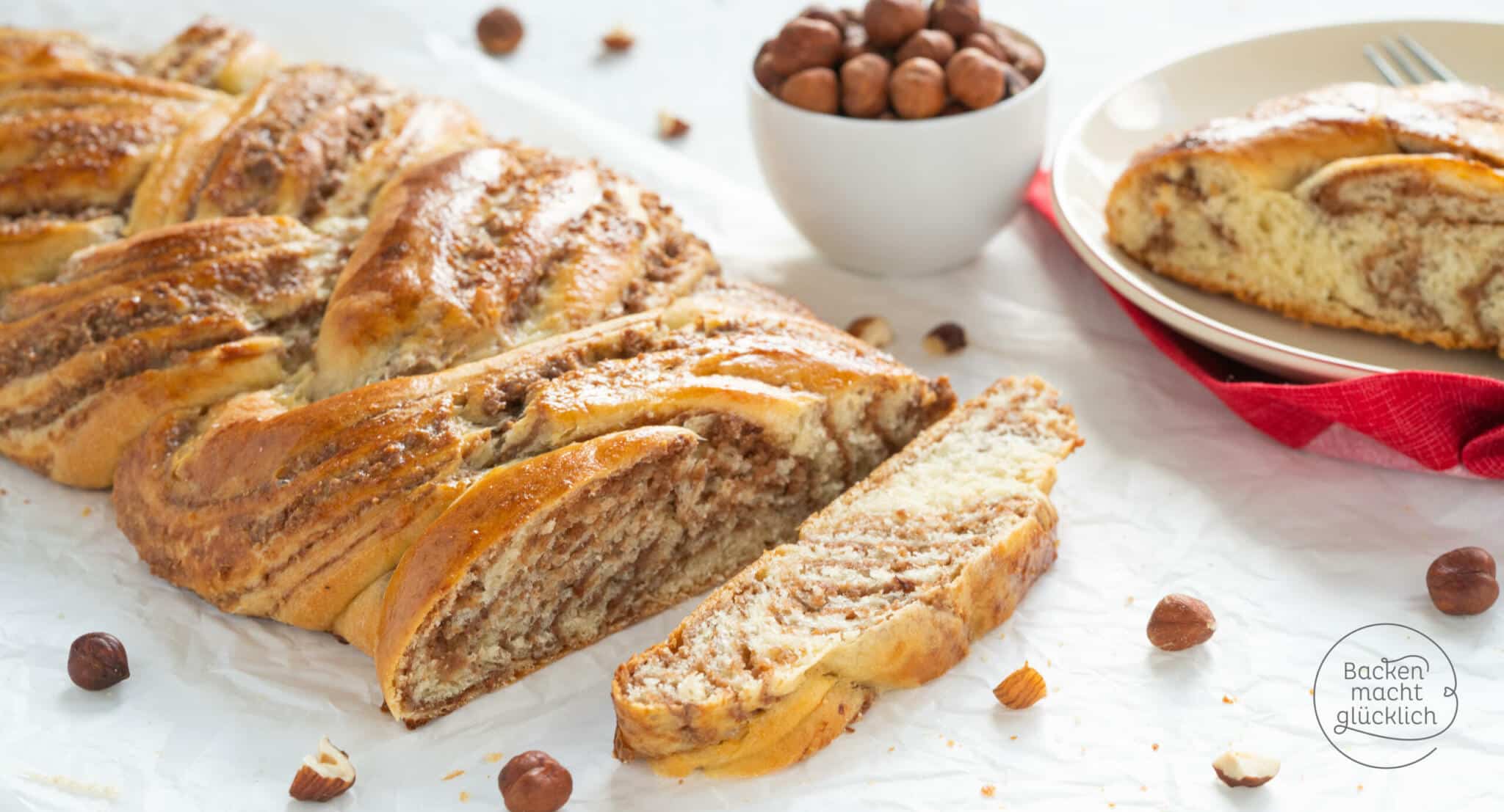 Köstlicher Hefezopf mit Nussfüllung | Backen macht glücklich