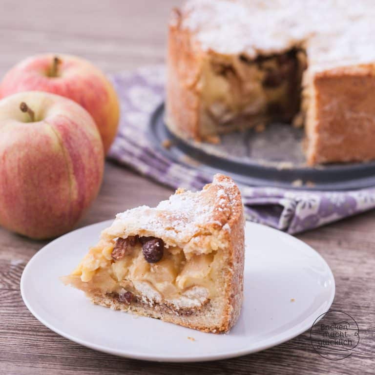 Gedeckter Apfelkuchen mit Pudding-Füllung