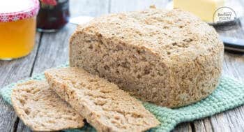 Schnelles Roggenschrotbrot mit Sauerteig & Hefe