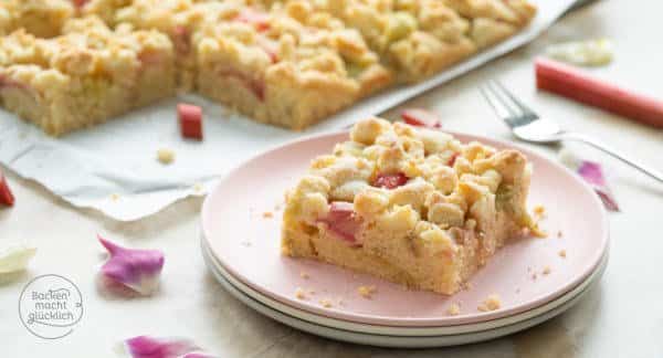 Rhabarberkuchen mit Streuseln vom Blech