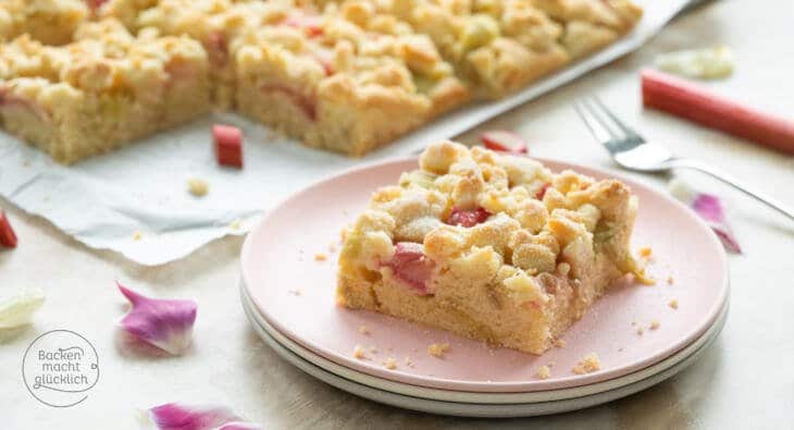 Rhubarb cake with crumble from the tray