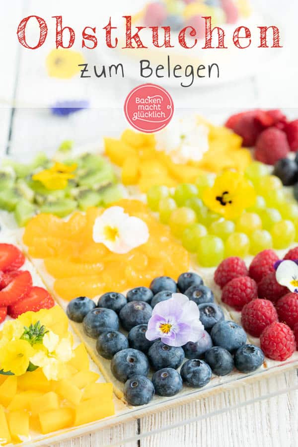 Diesen köstlichen Biskuit-Obstkuchen vom Blech mit bunten, frischen Früchten zu belegen macht richtig Spaß! Der gemischte Obstkuchen mit Quark ist ein köstlicher Hingucker und sorgt dabei für sommerliche Stimmung. #obstkuchen #obstkuchenboden #obst #biskuit #biskuitboden #sommer #backenmachtglücklich