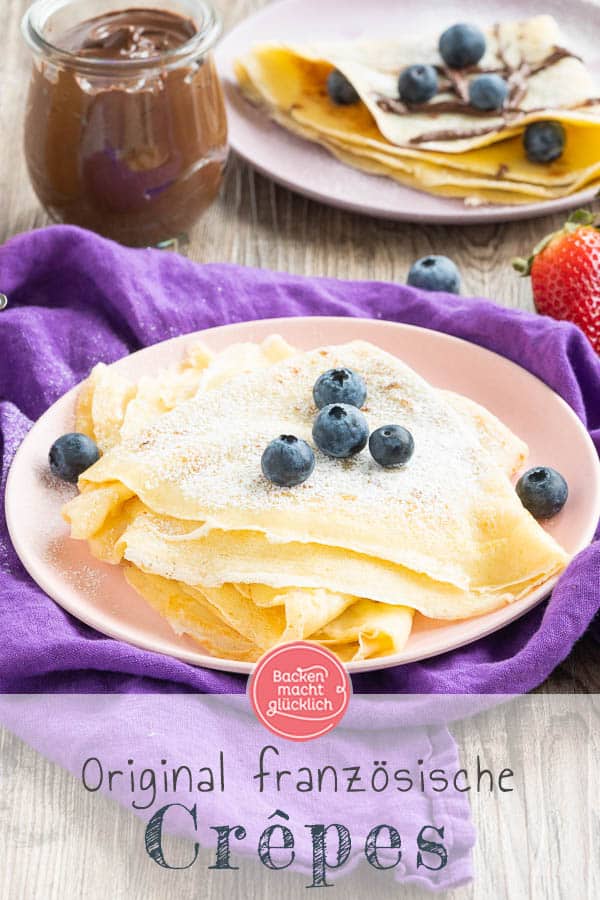 Das leckere Rezept für Crêpes-Teig lässt sich ganz einfach zu Hause nachmachen. Damit könnt ihr perfekte Crêpes wie vom Jahrmarkt auf den Küchentisch zaubern – ganz egal, ob mit frischen Früchten, Schokolade oder Marmelade. #crepes #crepesrezept #crepesrezeptteig #backenmachtglücklich