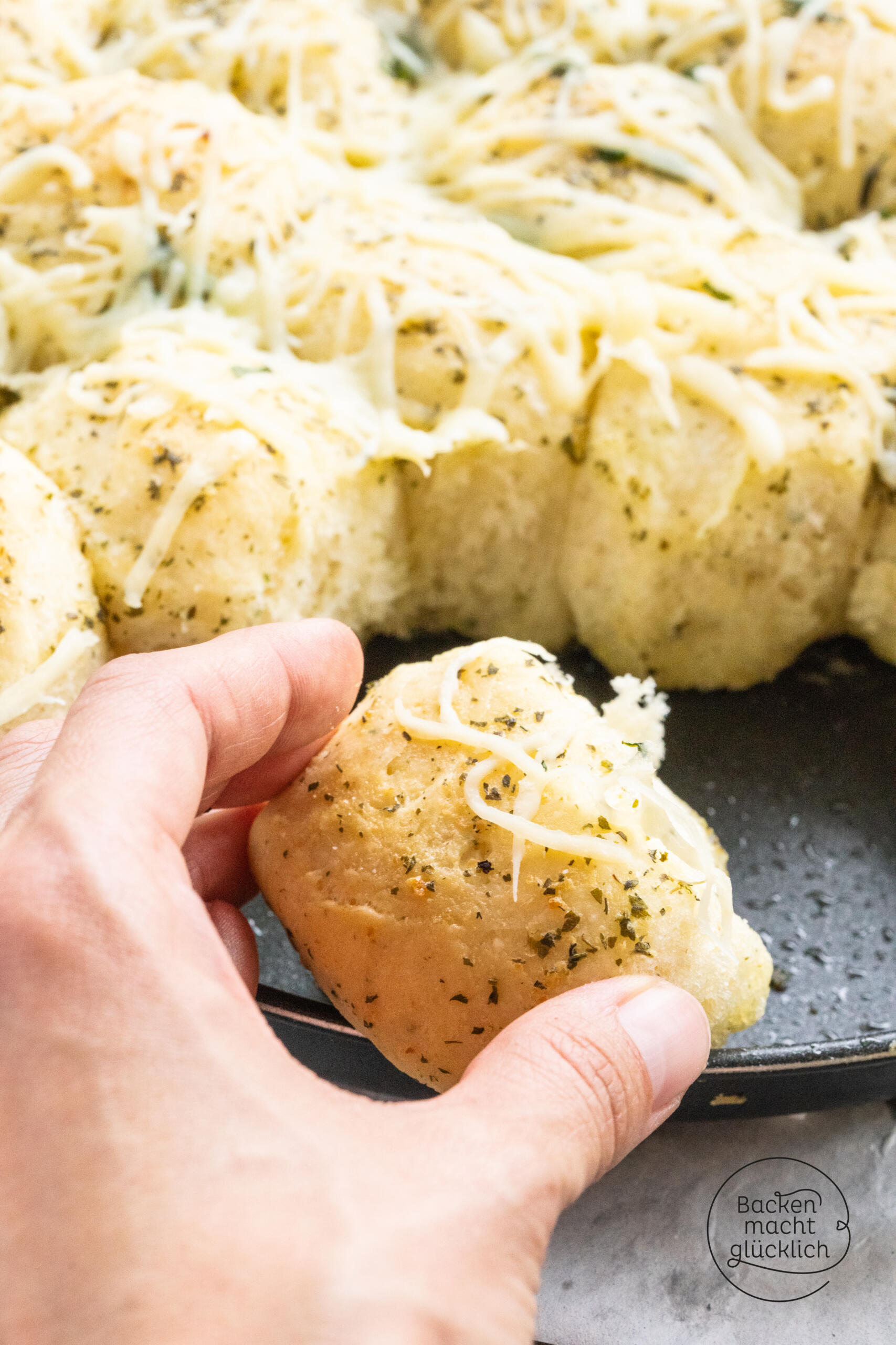 Zupfbrot mit Kräuterbutter