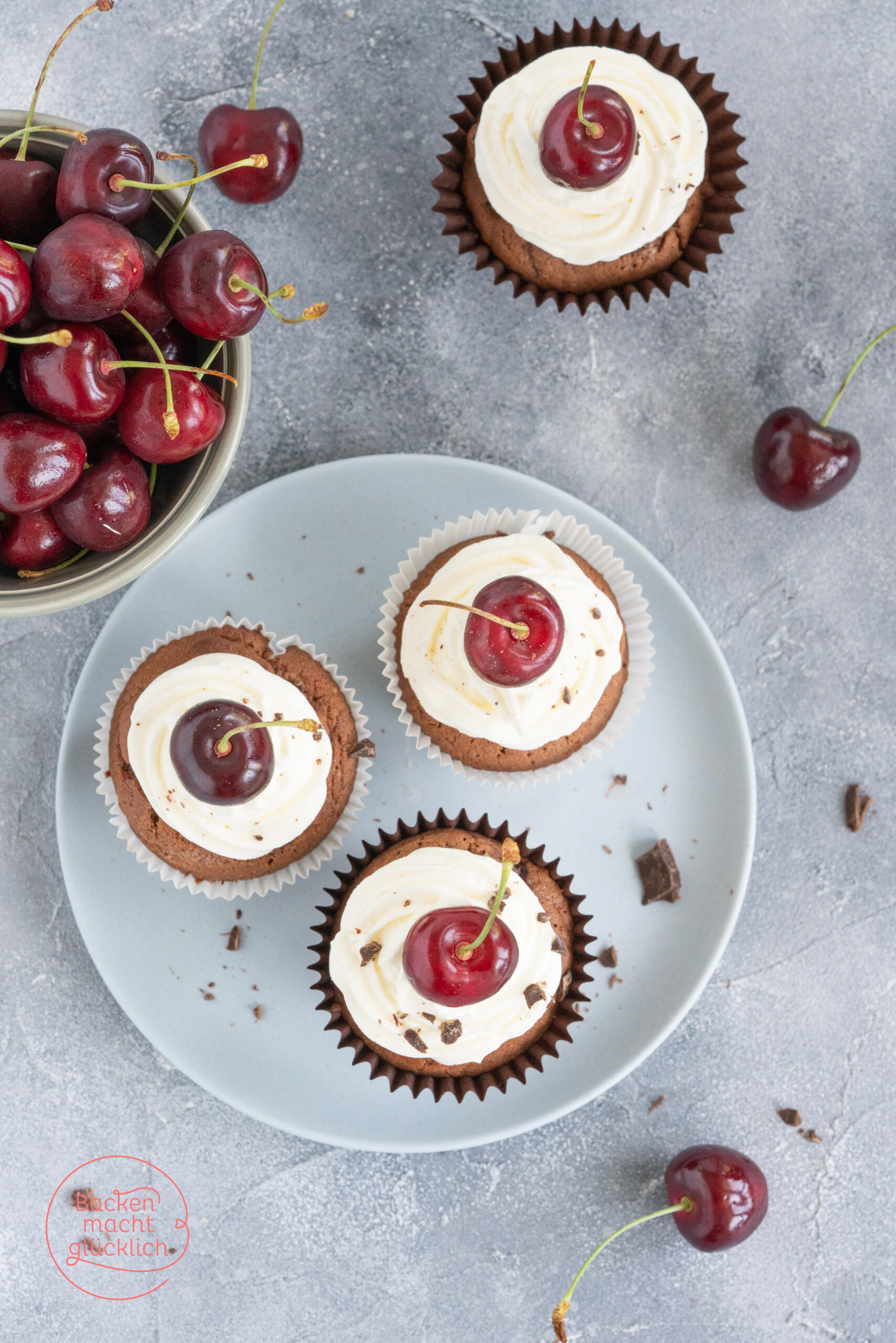 Saftige Schoko-Kirsch-Cupcakes