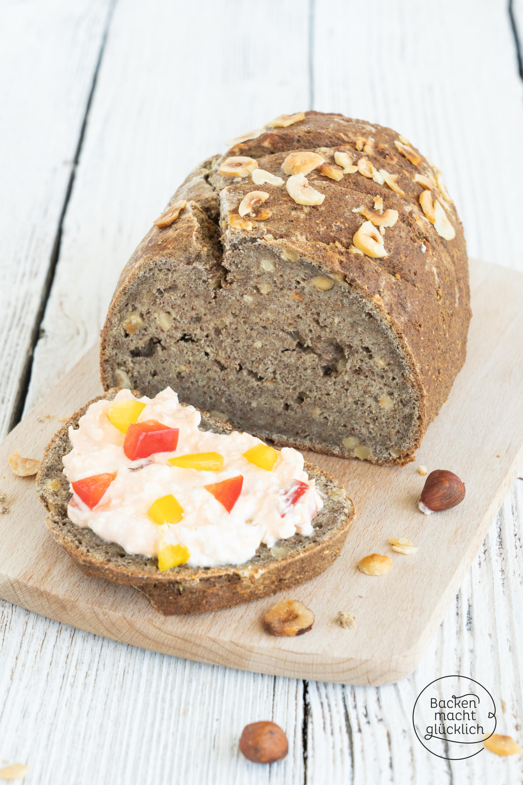 Low Carb Eiweißbrot mit Nüssen