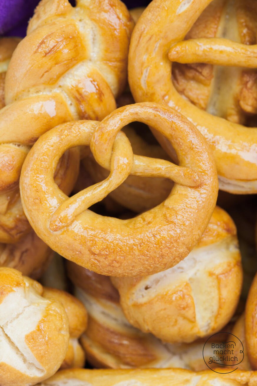 Laugenbrezeln selber machen | Backen macht glücklich