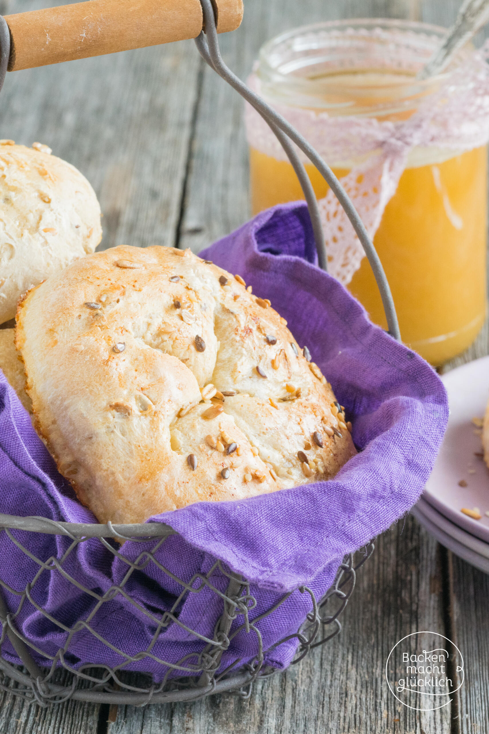 Schnelle Mehrkornbrötchen mit Hefe | Backen macht glücklich