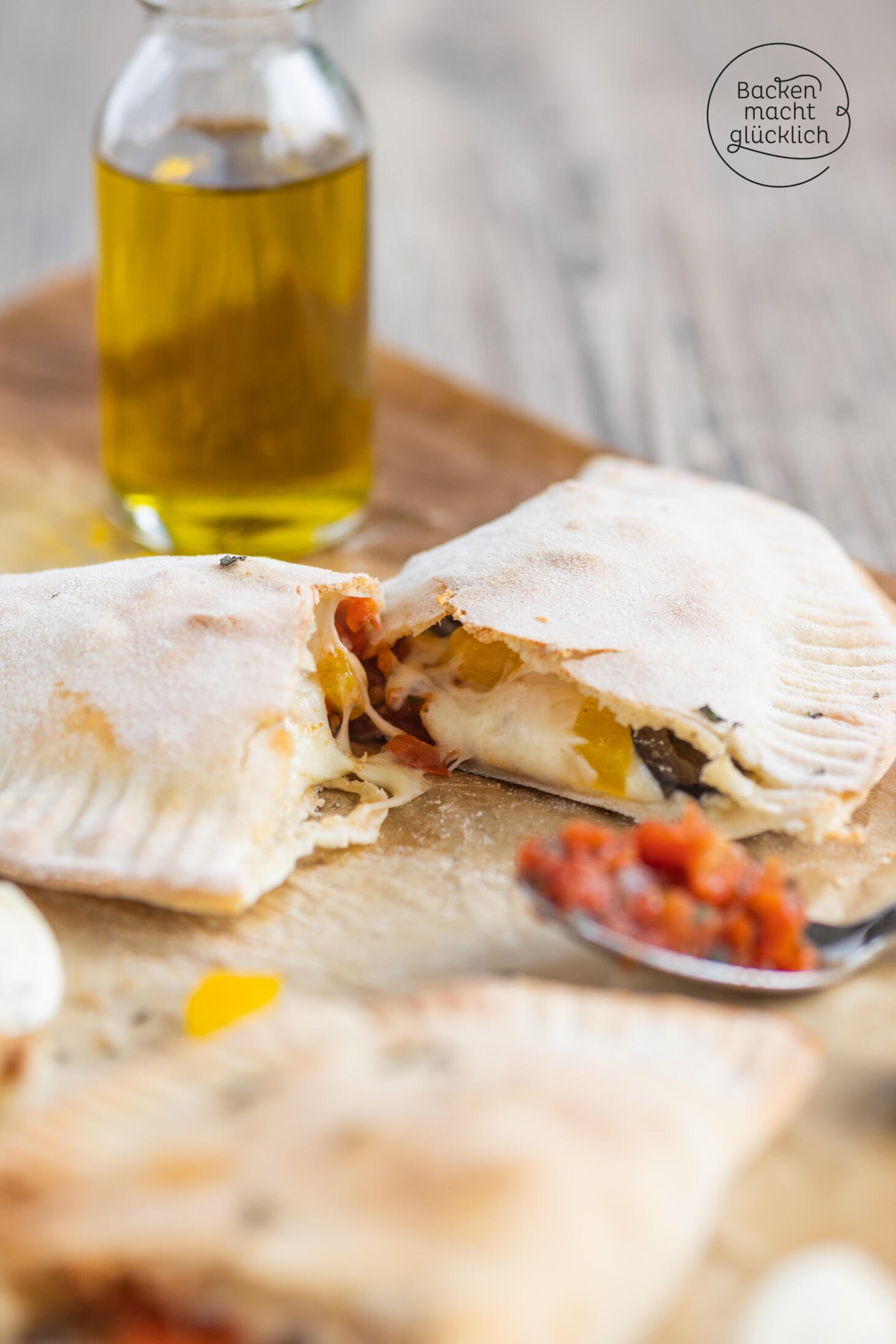 Calzone PizzaRezept Backen macht glücklich