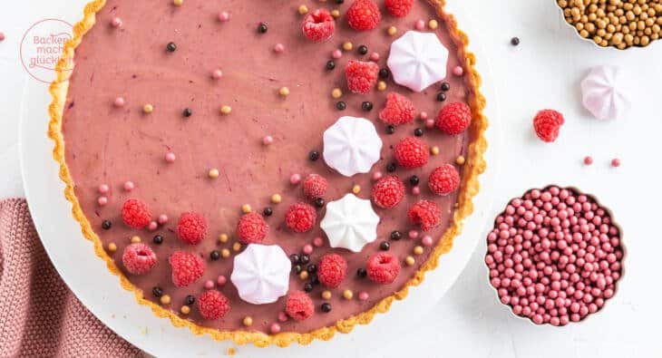 Tart with raspberries