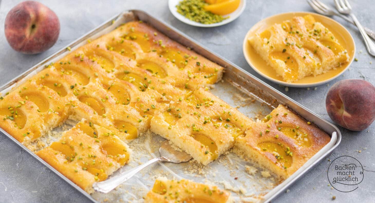 Saftiger Pfirsichkuchen vom Blech | Backen macht glücklich
