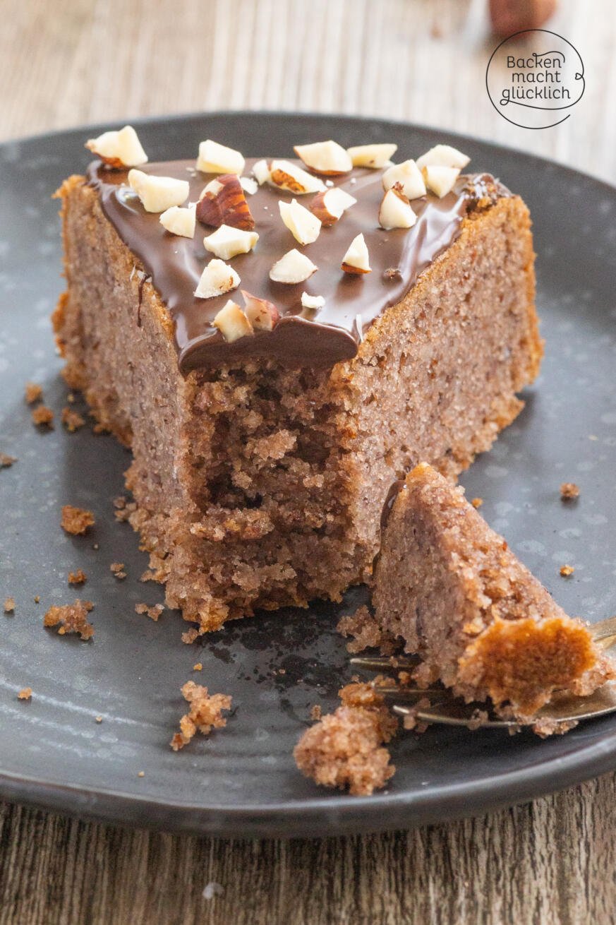 Saftiger veganer Nusskuchen | Backen macht glücklich