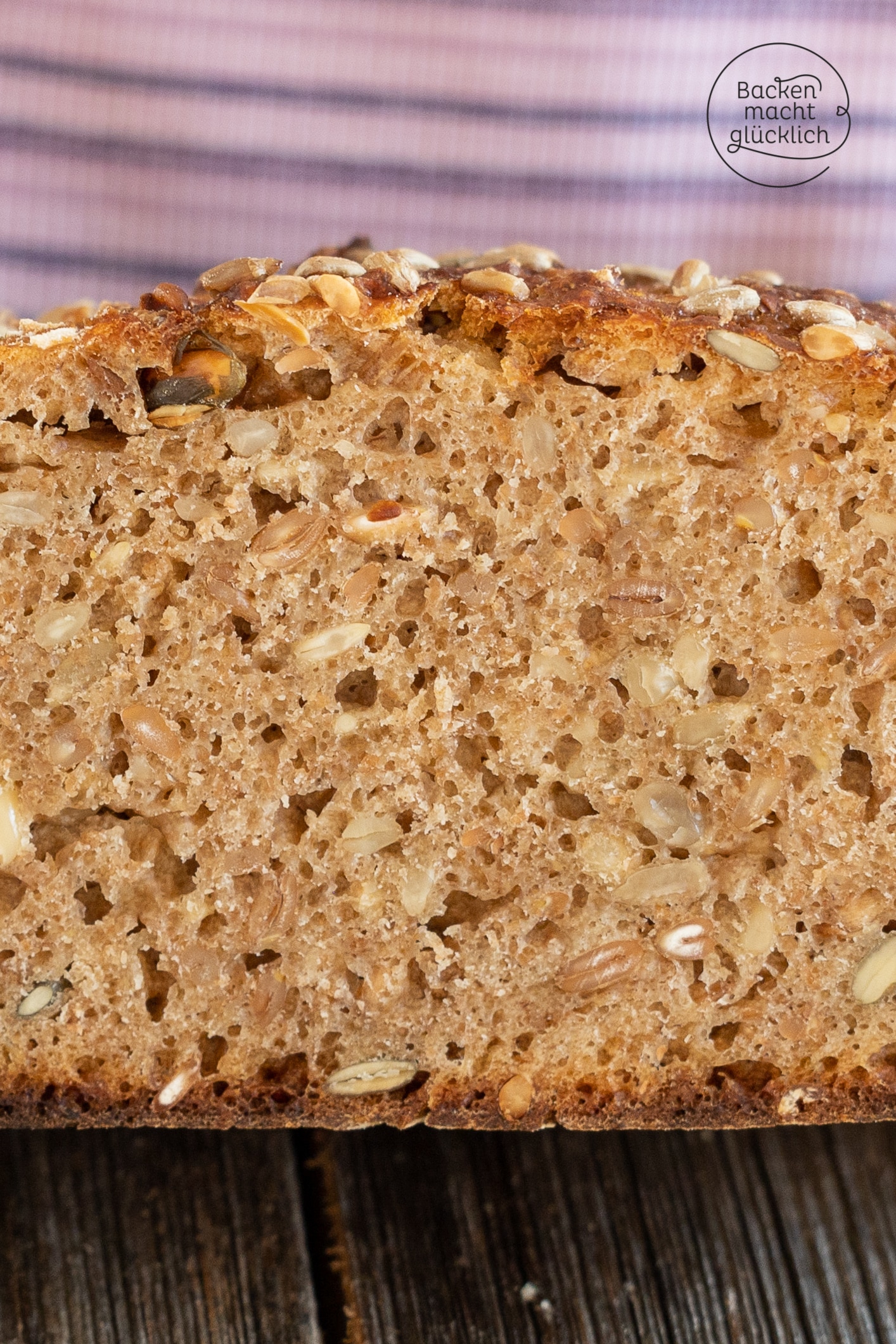 Saftiges Körnerbrot mit Sauerteig | Backen macht glücklich