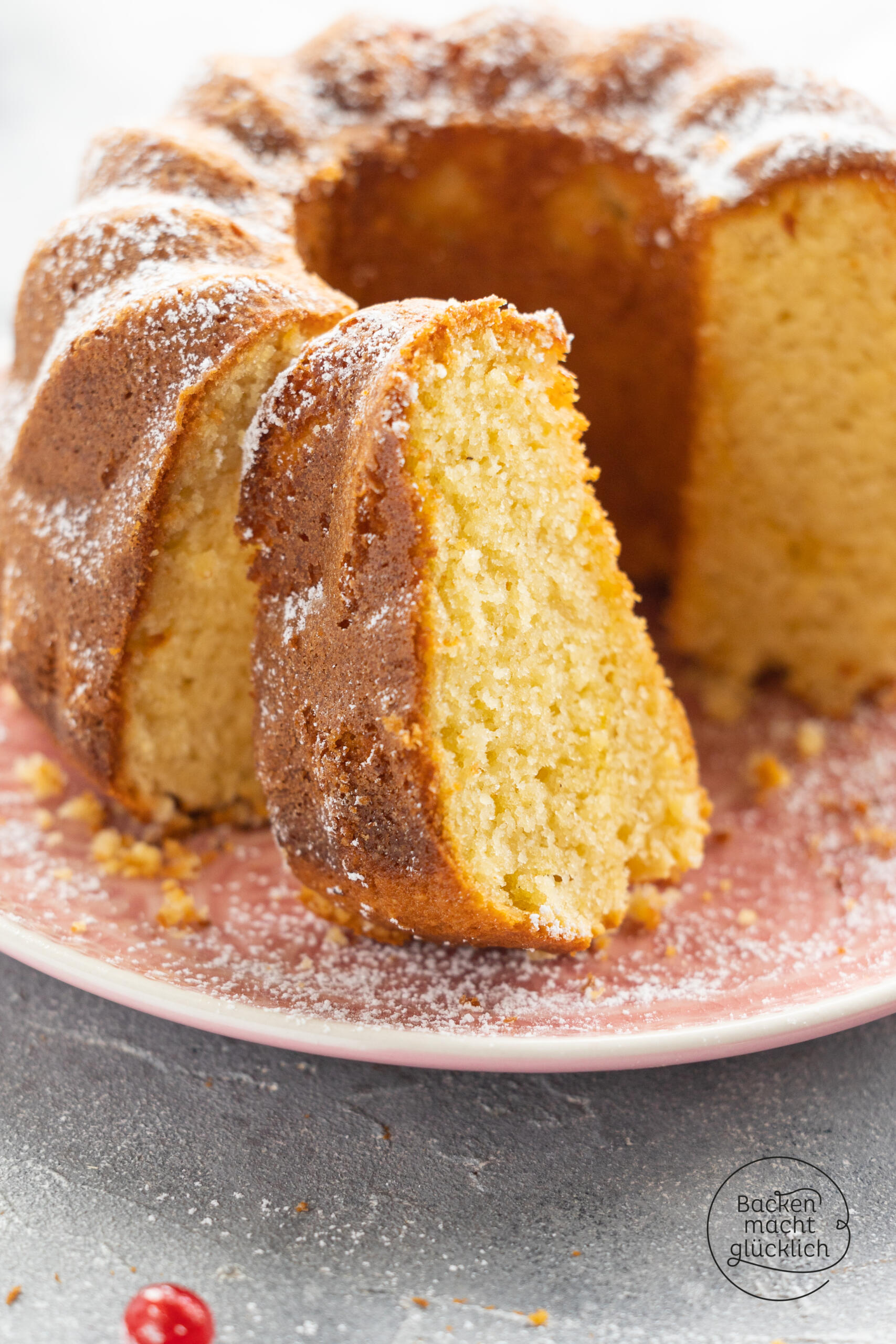 Saftiger Mandel-Gugelhupf | Backen macht glücklich