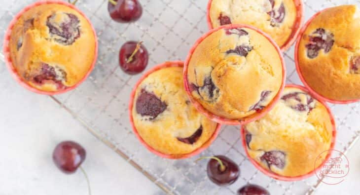 Muffins mit Kirschen