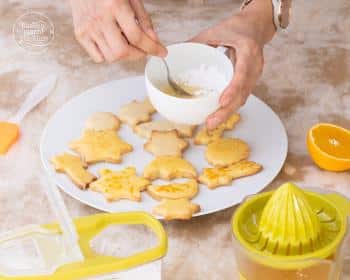 Orangenplätzchen glasieren