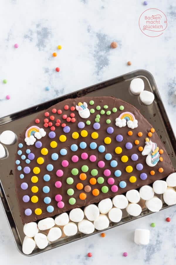 Regenbogen-Schokokuchen