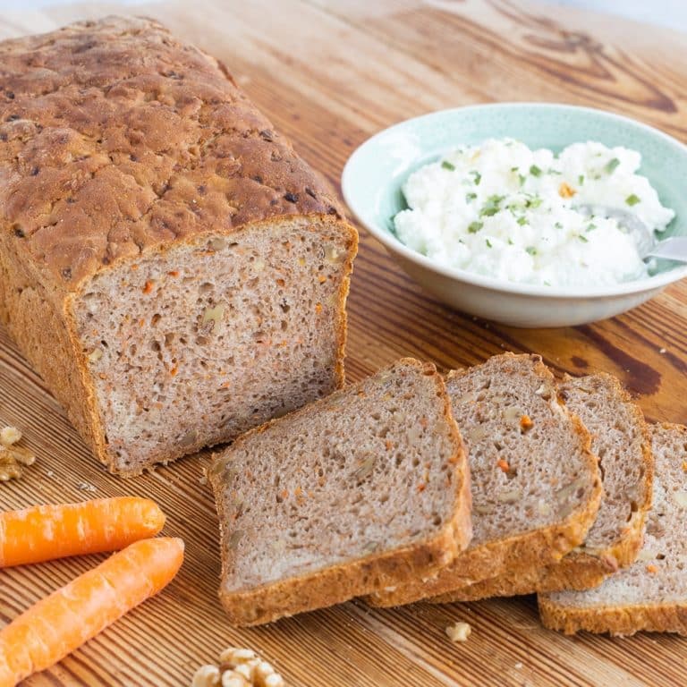 Einfaches Walnuss-Karotten-Brot mit Hefe