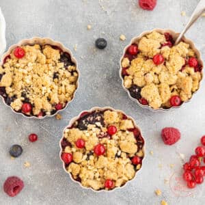 veganer Crumble mit Beeren