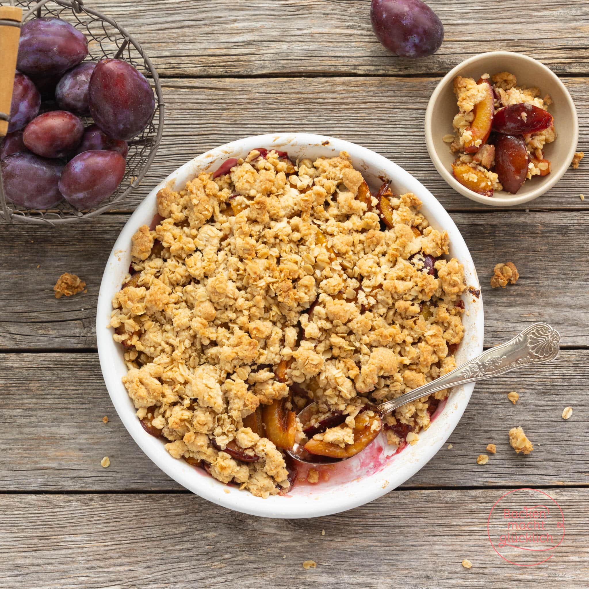 Zwetschgen-Crumble Rezept | Backen macht glücklich