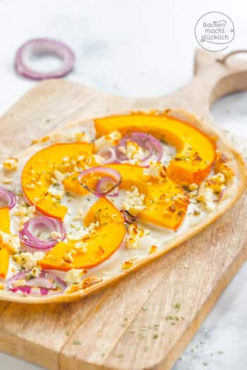 Vegetarischer Kürbis-Flammkuchen