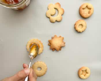 Spitzbuben Marmelade füllen
