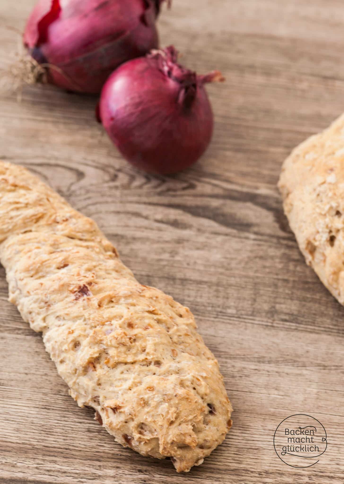 Brotstangen mit Zwiebeln