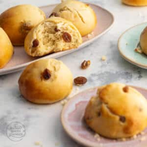 Rosinenbrötchen selber backen