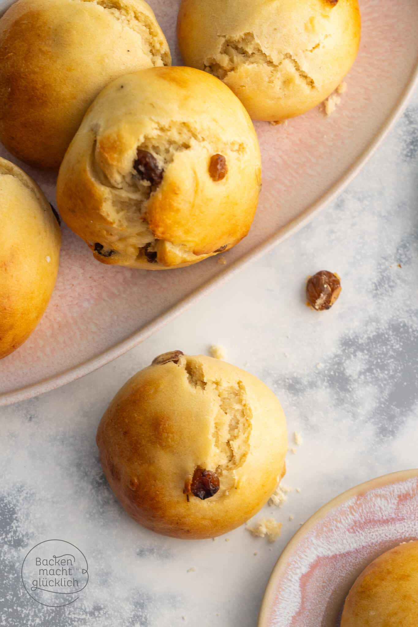 einfaches Rosinenbrötchen Rezept