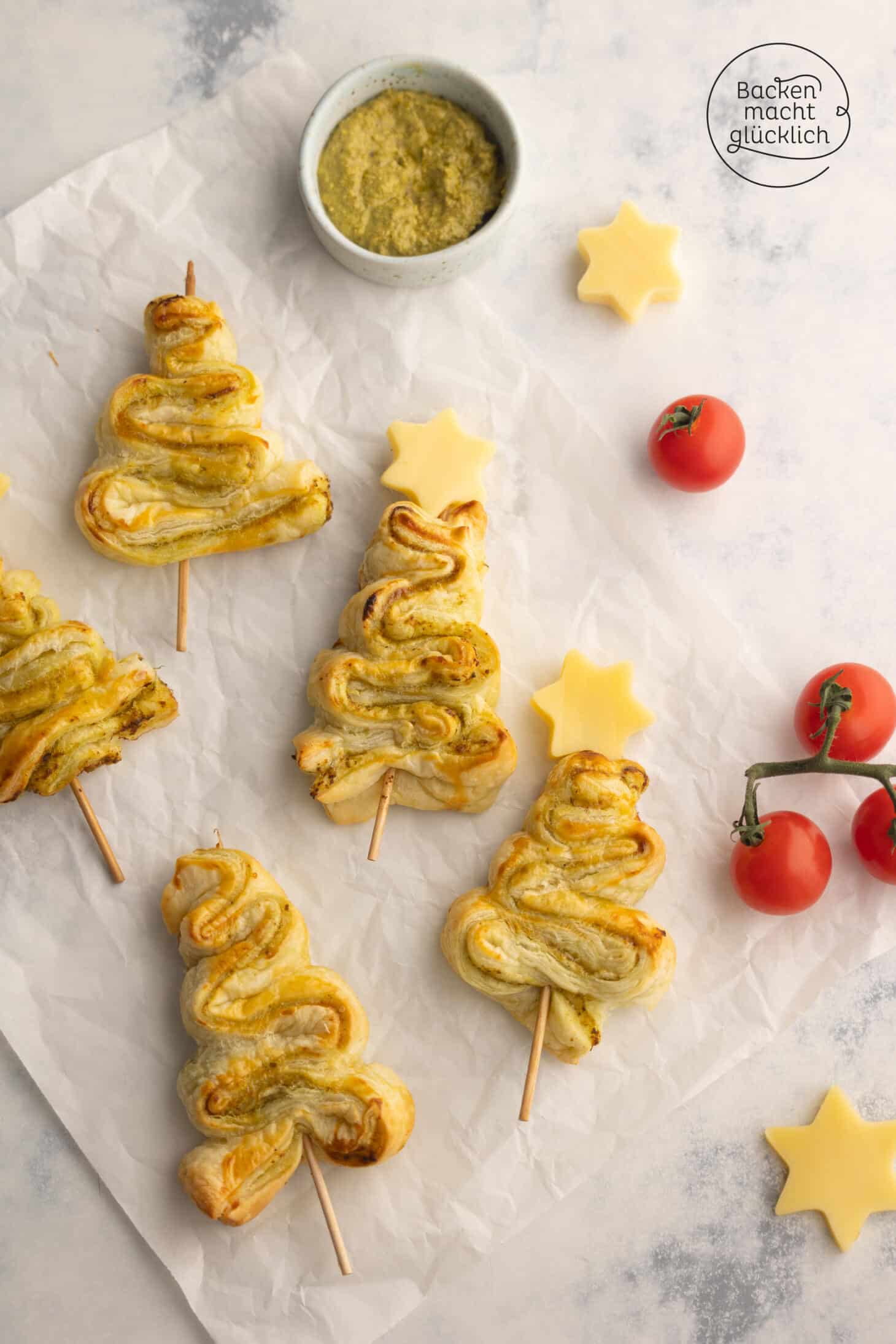 Herzhafte Blätterteig-Tannenbäume | Backen macht glücklich