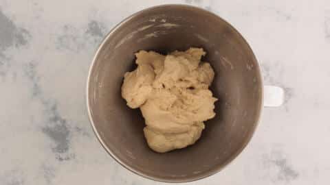 Laugenbrezel Hefeteig kneten