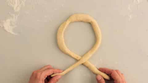 Laugenbrezel Enden formen