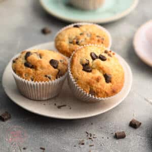 einfache Muffins mit Schokostückchen