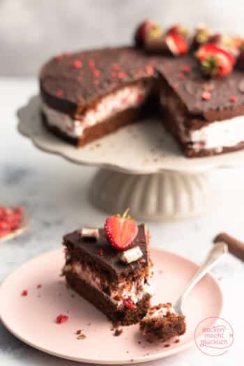 Yogurette-Torte mit Erdbeeren