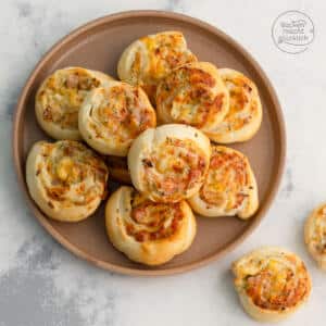 herzhafte Blätterteig Schnecken
