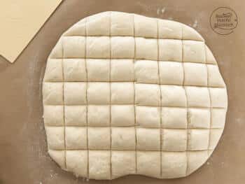 Fondue Brot schneiden vor Backen