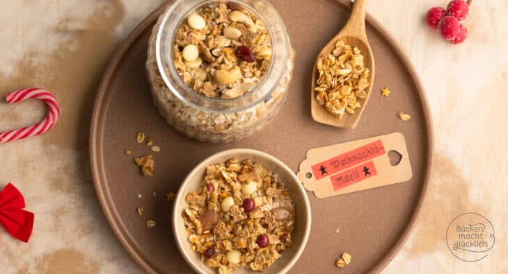selbstgemachtes Müsli im Glas als Geschenk aus der Küche