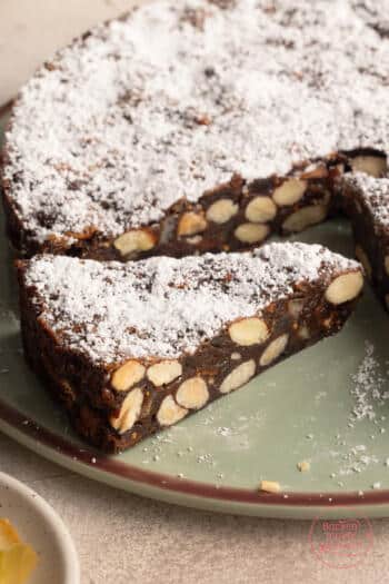 selbstgemachte angeschnittene Panforte di Siena