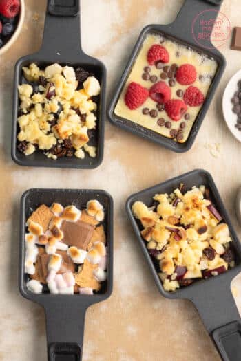 süße Raclette-Pfännchen Rezeptideen Marshmallow, Obst und Streusel, Pfannkuchenteig